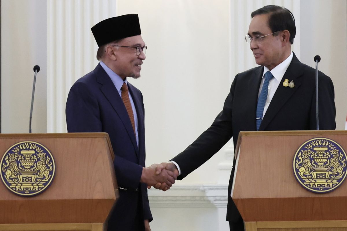 Prime Minister Datuk Seri Anwar Ibrahim and his Thai counterpart Prayuth Chan o-cha attended the MOU exchange ceremony.